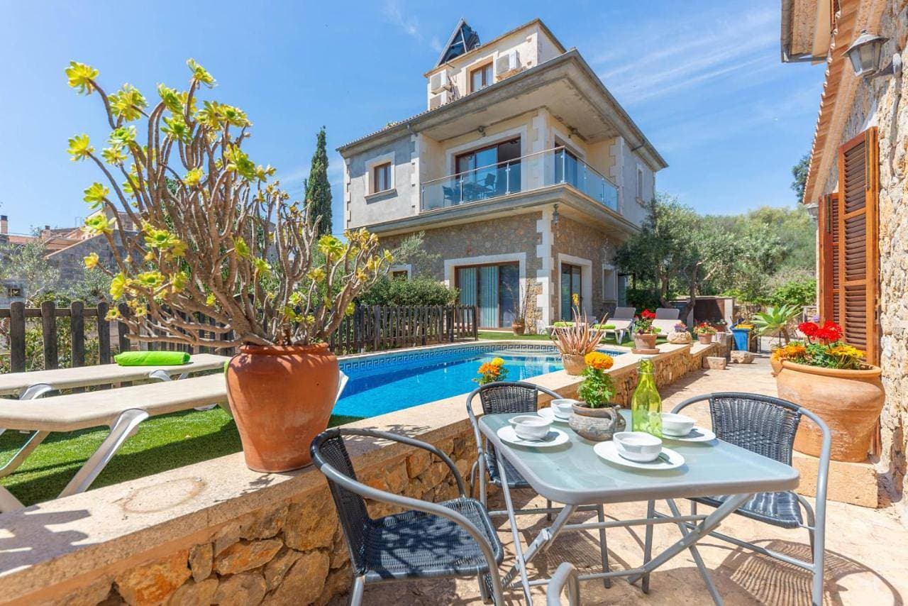Foto 5 von 62: Five-Bedroom Villa