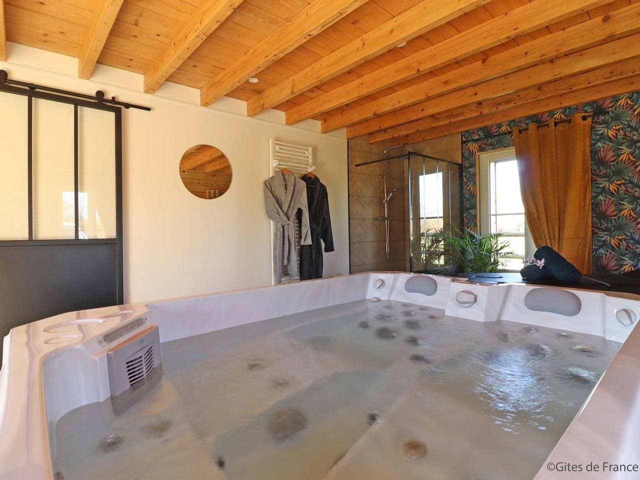 Foto 3 von 34: Freistehendes Haus mit Spa und privatem Garten in der Normandie