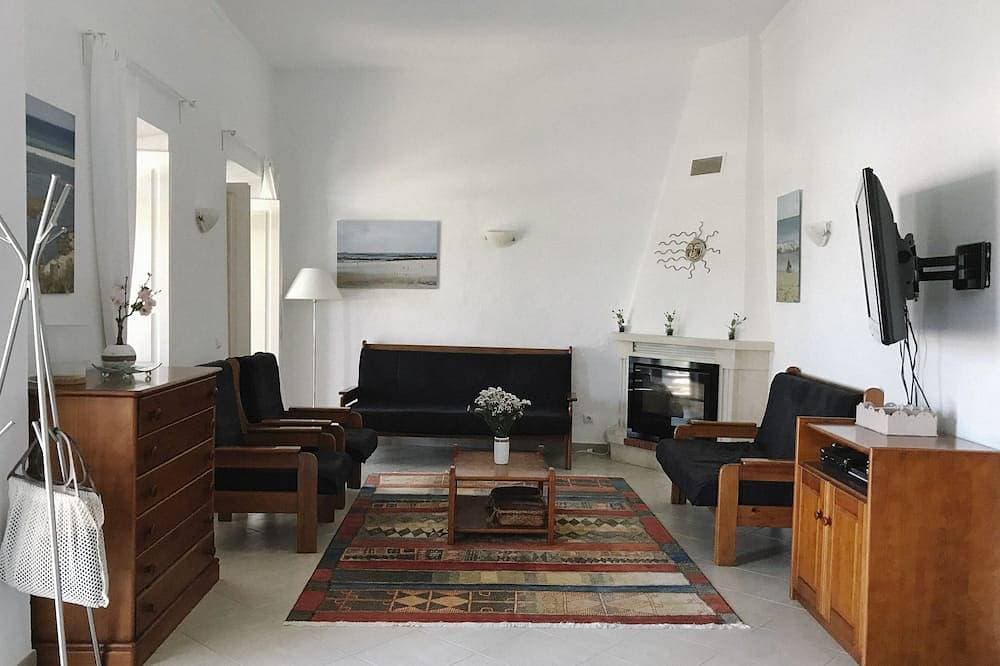 Foto 7 von 30: Haus am Hang, Meerblick, privater Pool, großer angelegter Garten