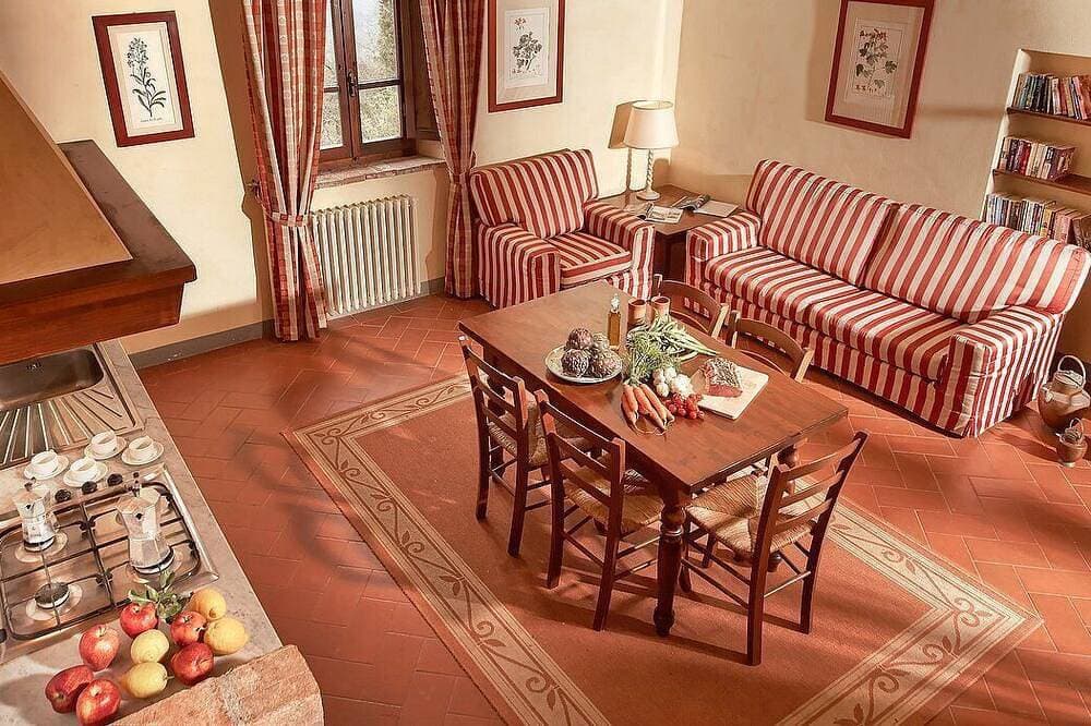 Foto 9 von 16: Casa Ramisia M: A characteristic and welcoming two-story apartment that is part of an ancient country house surrounded by a wonderful park, with Free Wi-Fi.