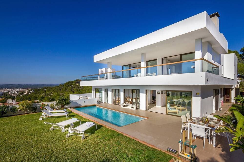 Atemberaubende Villa in der Nähe von Ibiza-Stadt mit Panoramablick auf das Meer und den Sonnenunterg... 1