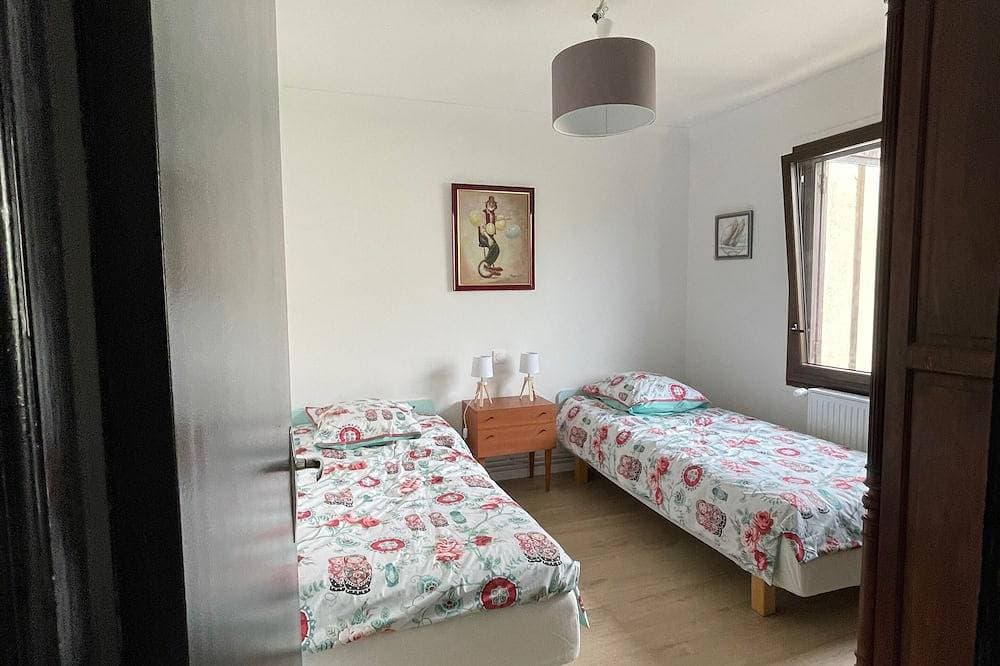 Foto 2 von 30: Maison Entièrement Rénovée Située à 50 Mètres de la mer Jardin 4 Chambres 2 Sdb