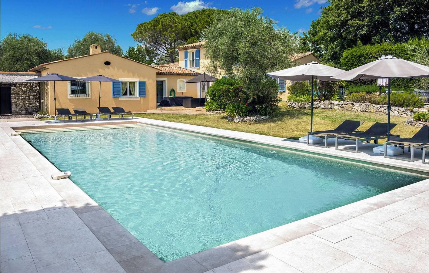 Foto 10 von 44: Stilvolle 180qm Wohnung mit Pool und Stadtblick, Saint-Cézaire-sur-Siagne