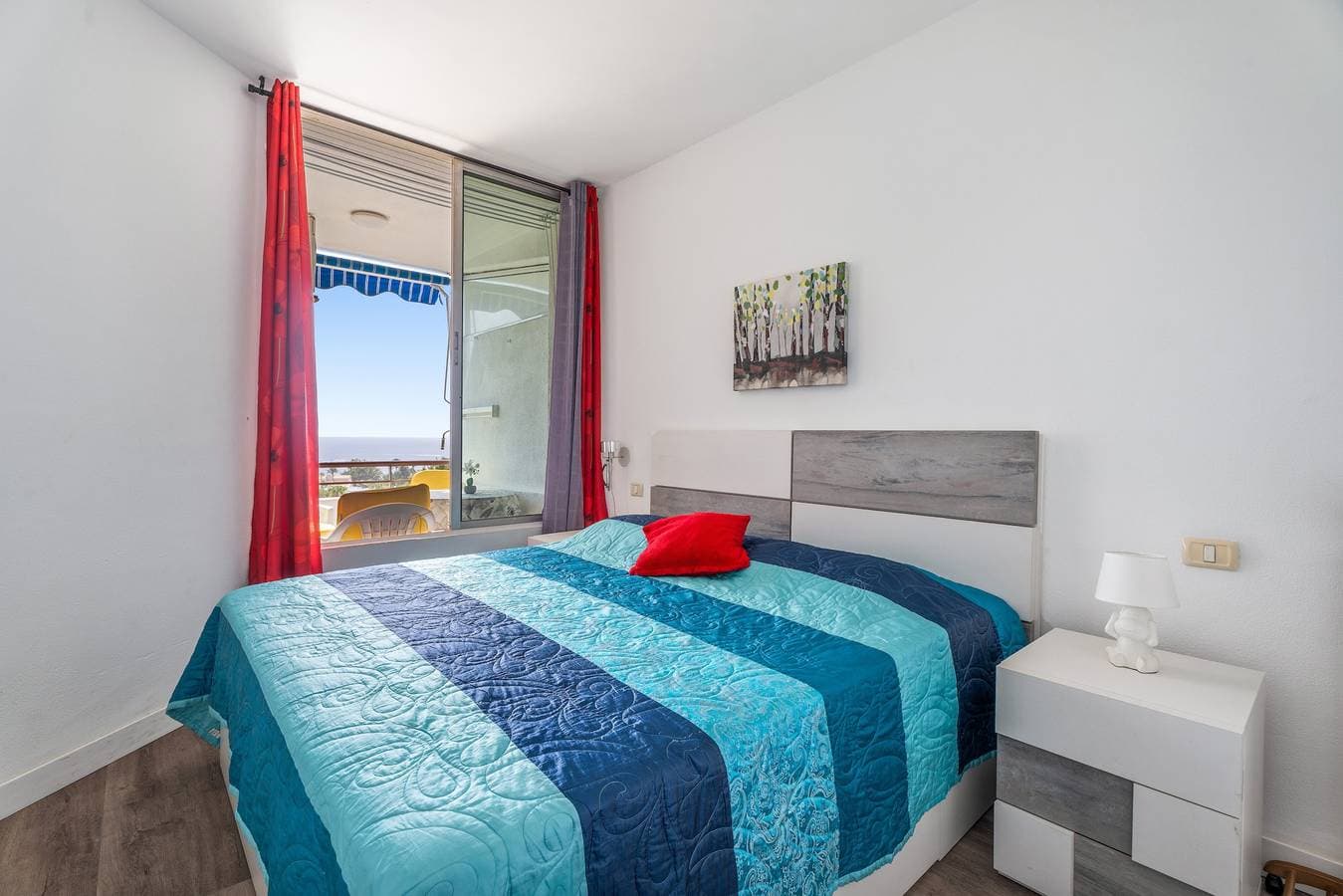 Foto 10 von 26: Ferienwohnung „Fantastisches 1-Schlafzimmer-Apartment mit Meerblick“, Pool & Klimaanlage