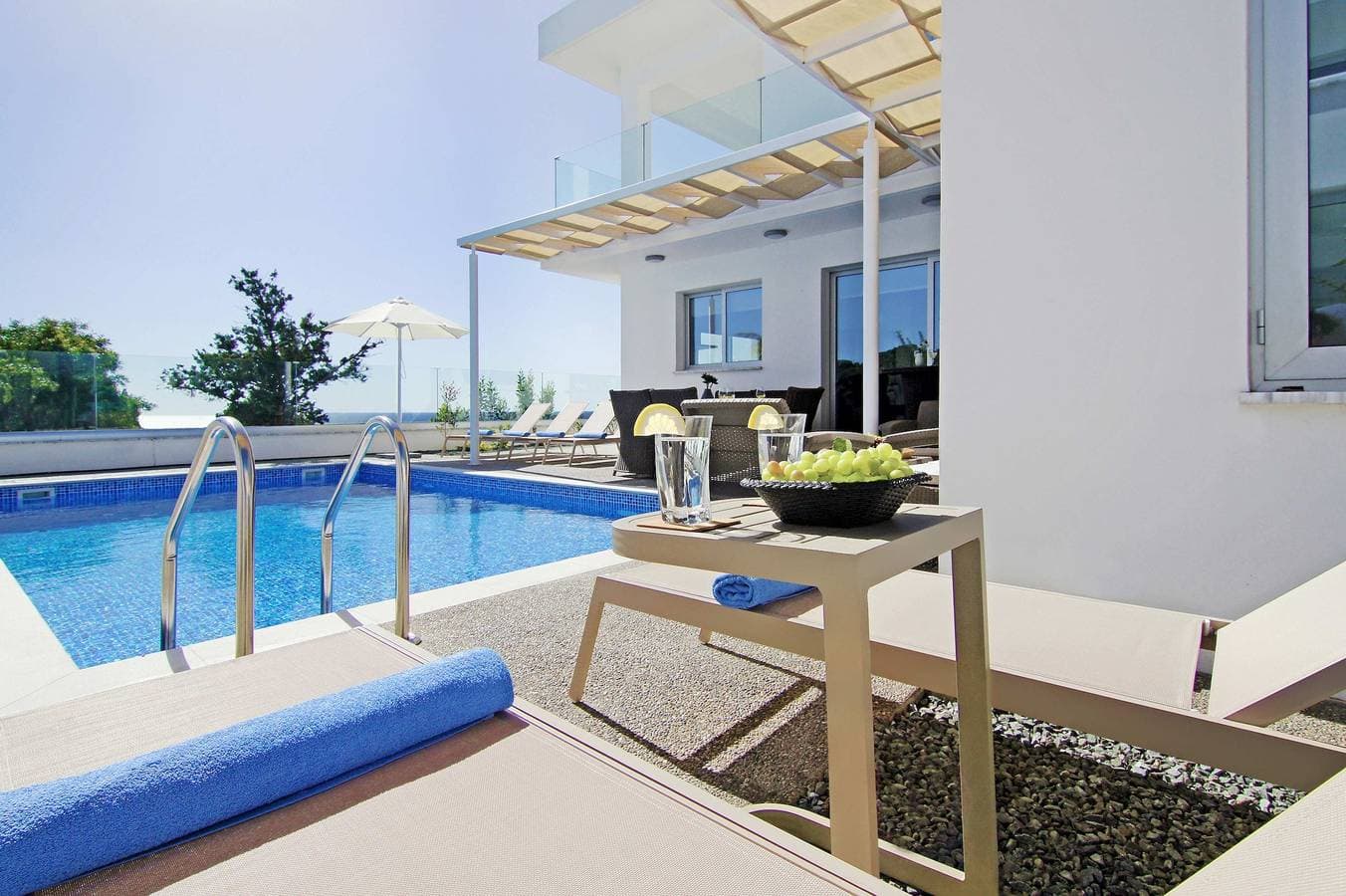 Foto 3 von 39: Villa für 9 Personen mit Balkon