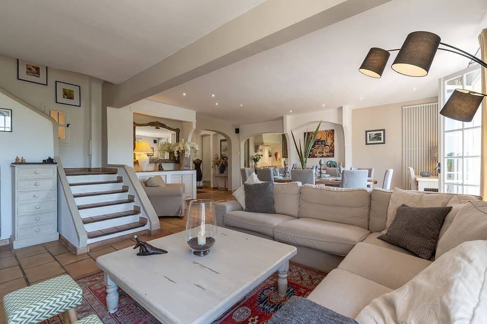 Foto 8 von 30: Wunderschöne Landvilla mit Pool in der Nähe von Valbonne Village - 14 Personen