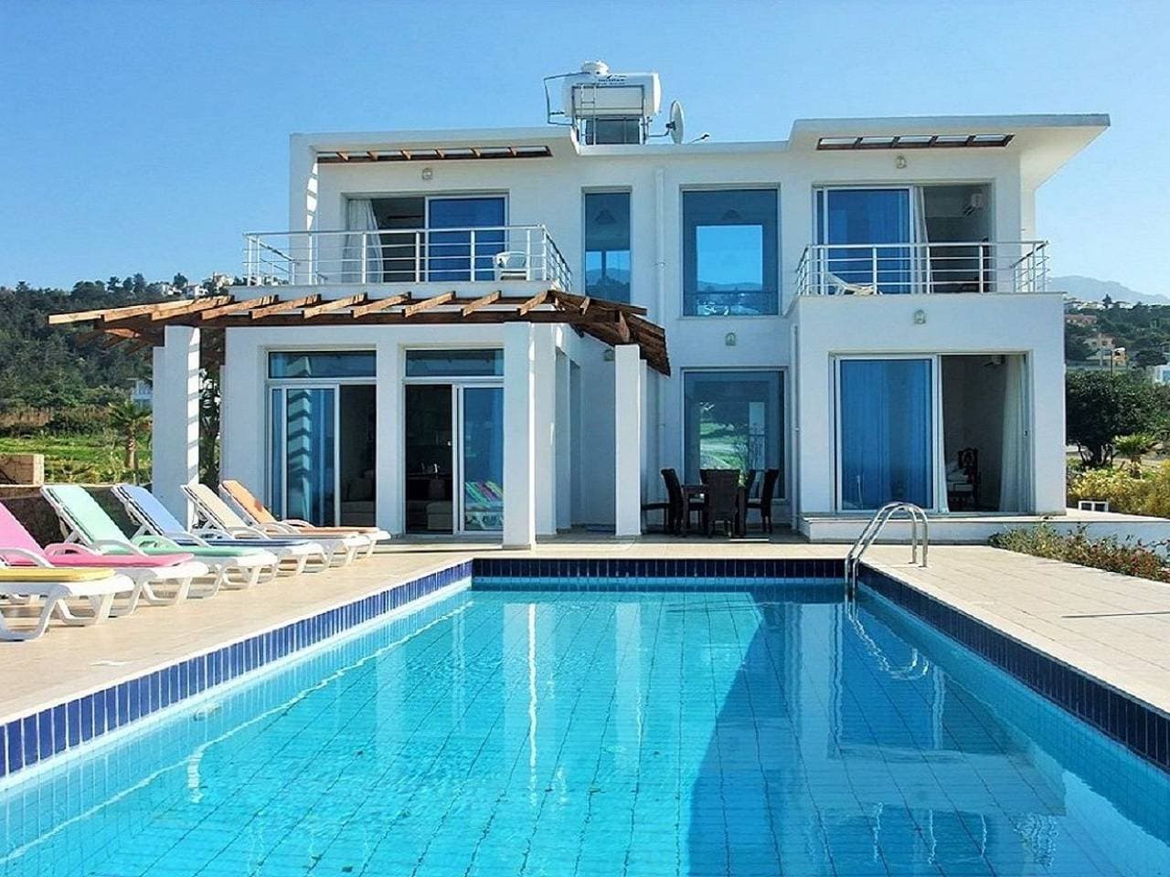 Ferienvilla mit Infinity Pool 1