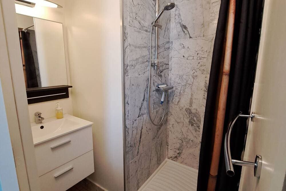 Foto 3 von 19: Komfortables Studio 350m Strand und Geschäften entfernt, mit privatem Innenhof
