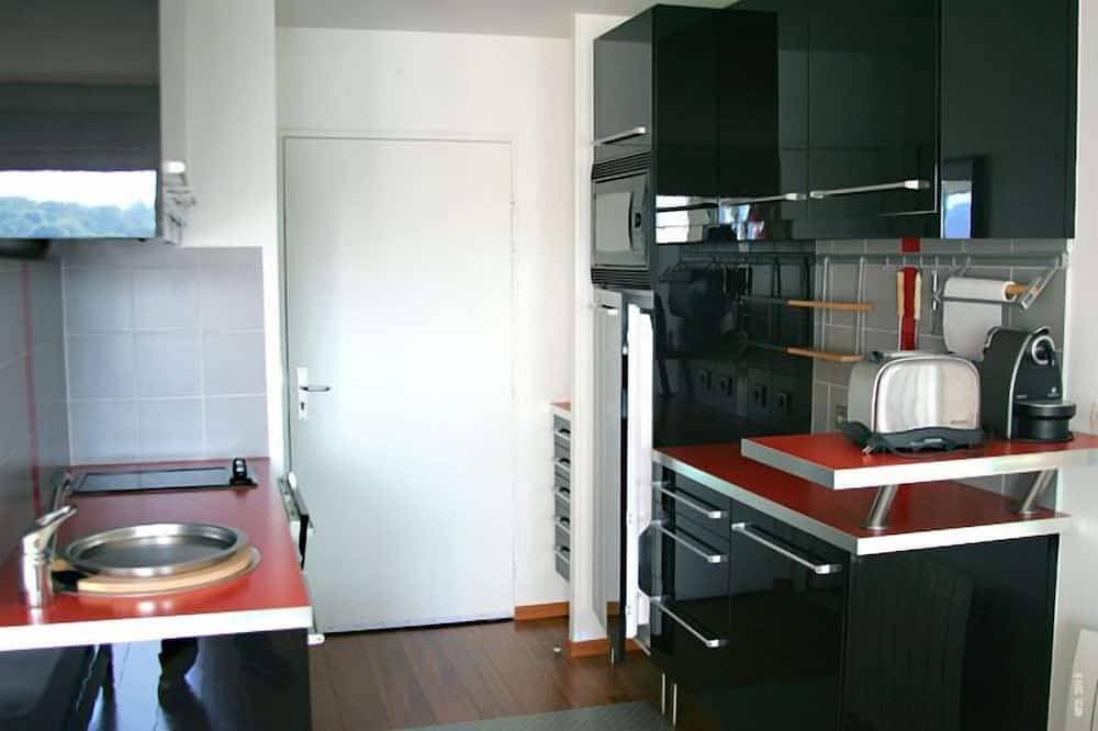 Foto 13 von 21: Voll ausgestattetes Studio mit Balkon, Blick auf das Meer, den Yachthafen und die Stadt