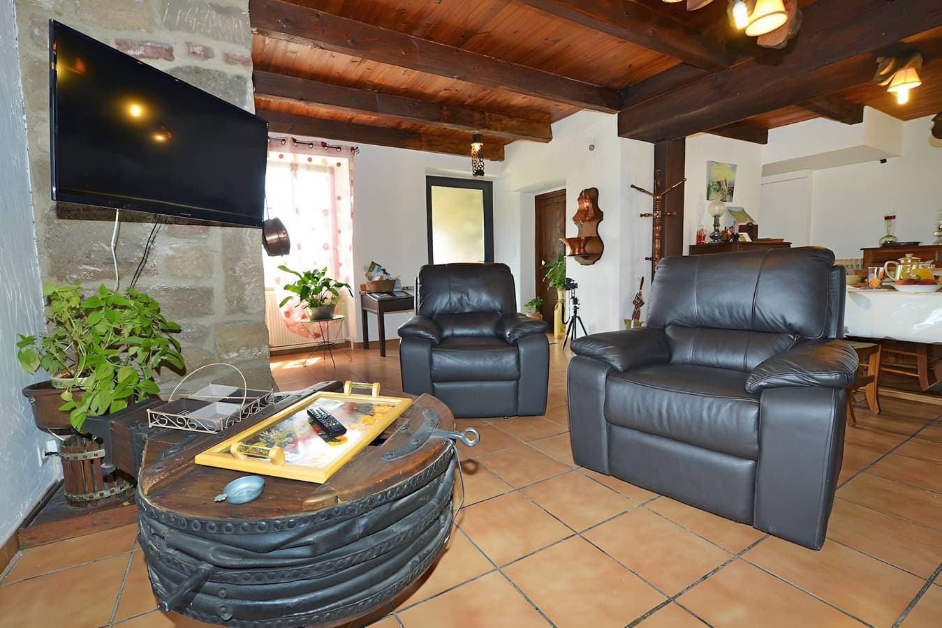 Foto 9 von 16: Bed & Breakfast „Chambre La Bleuet“ mit Bergblick, Gemeinschaftspool und WLAN