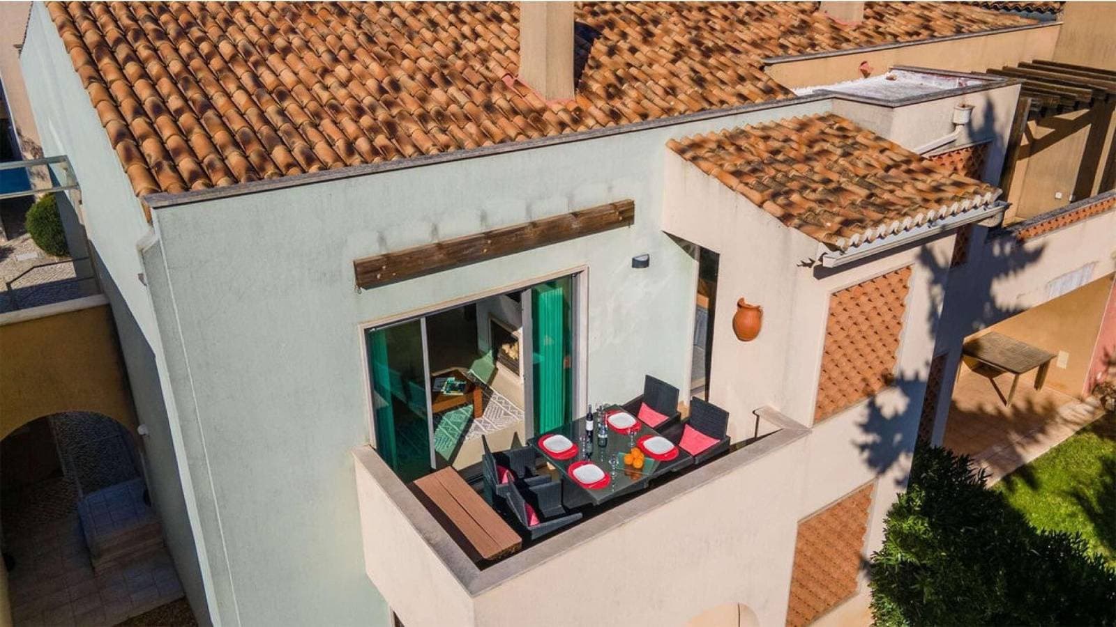 Foto 2 von 23: Ferienwohnung 'Condomínio Quinta Do Vale' mit Gemeinschaftspool, WLAN und Klimaanlage