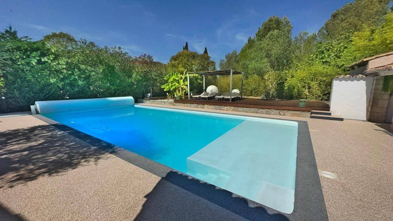 Foto 2 von 54: Villa