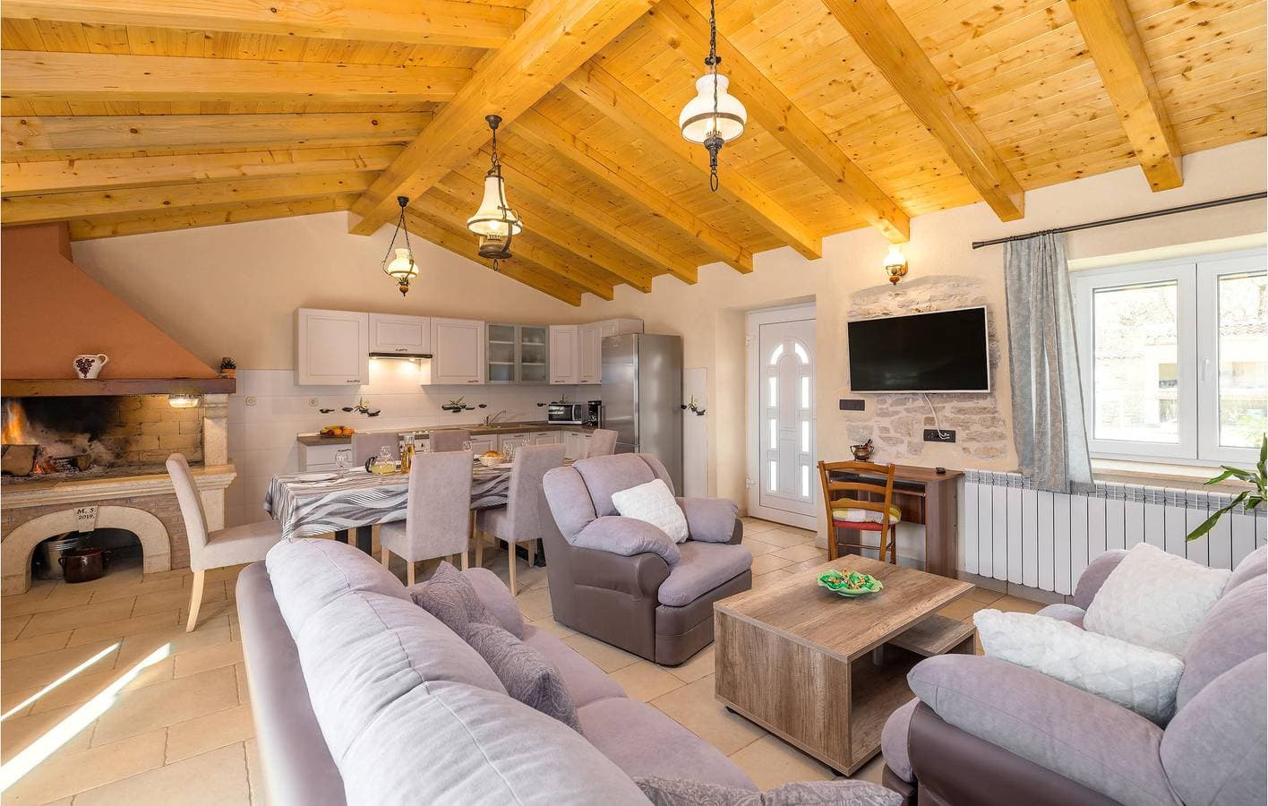 Foto 5 von 32: Reizende 1-Zimmer-Wohnung mit Pool, Parkplatz und WLAN in Anzici