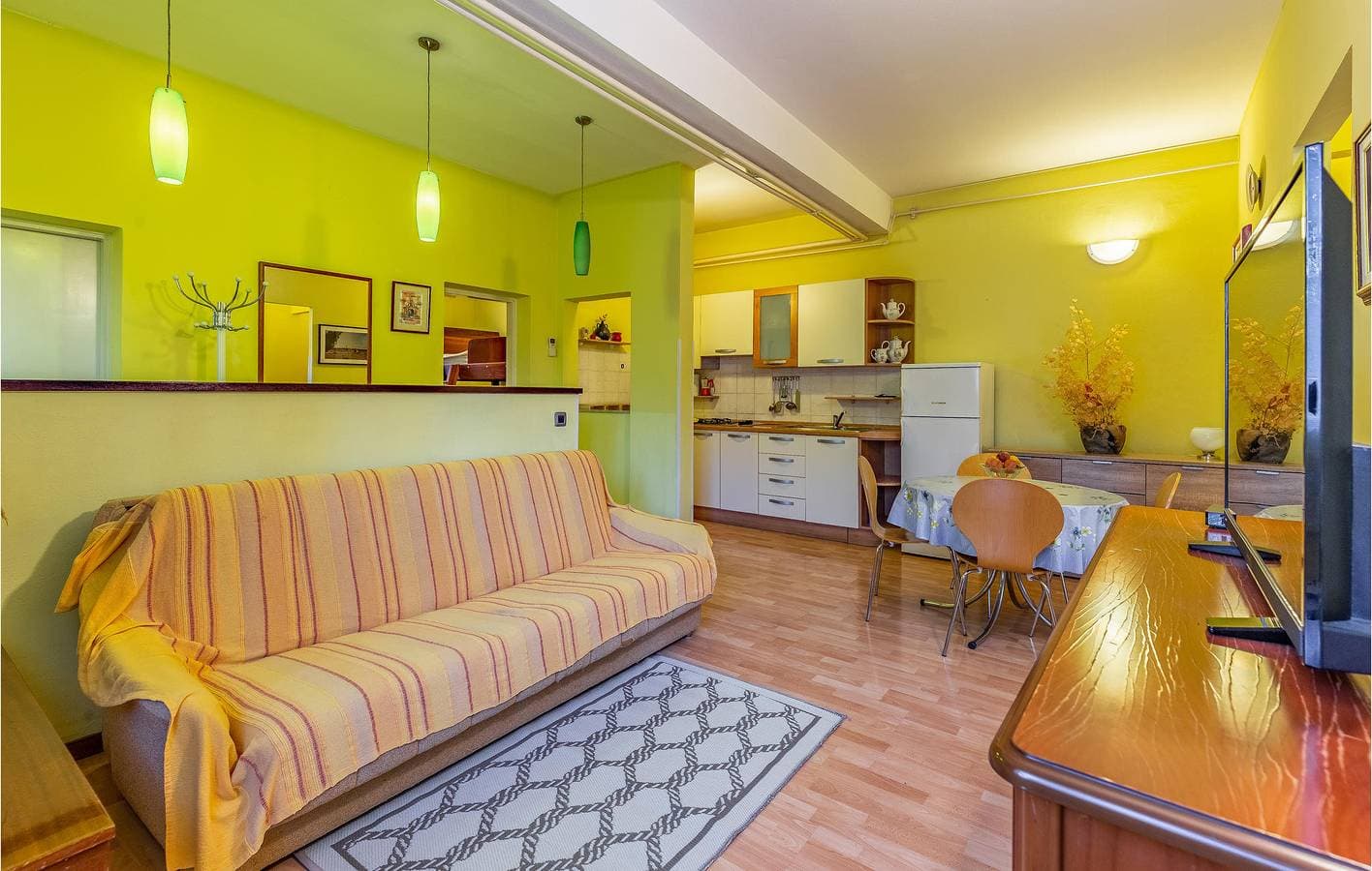 Foto 5 von 23: Charmantes Apartment mit einem Schlafzimmer und Terrasse, 700 m vom Strand Bijela entfernt