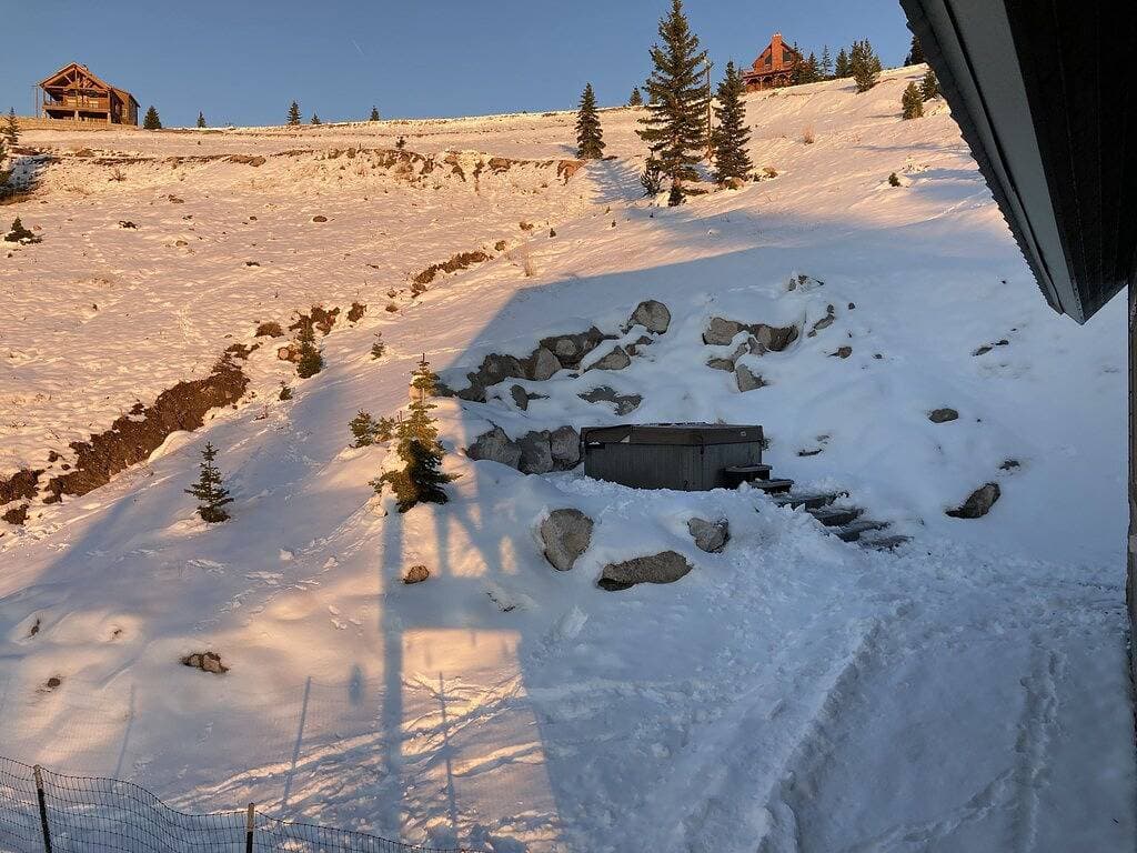 Foto 2 von 19: Beautiful cabin with amazing views.  By hiking, biking, skiing and trail riding