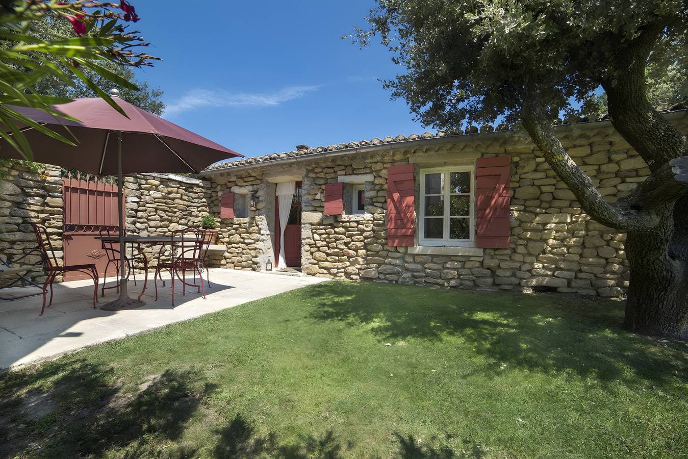 Foto 10 von 13: Le Petit Mas Provençal – Ruhiges Steinhaus mit Pool und Blick auf die Weinberge