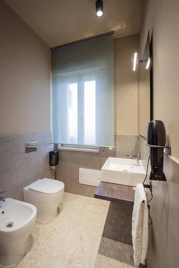 Foto 5 von 46: Deluxe Double Room with Side Sea View