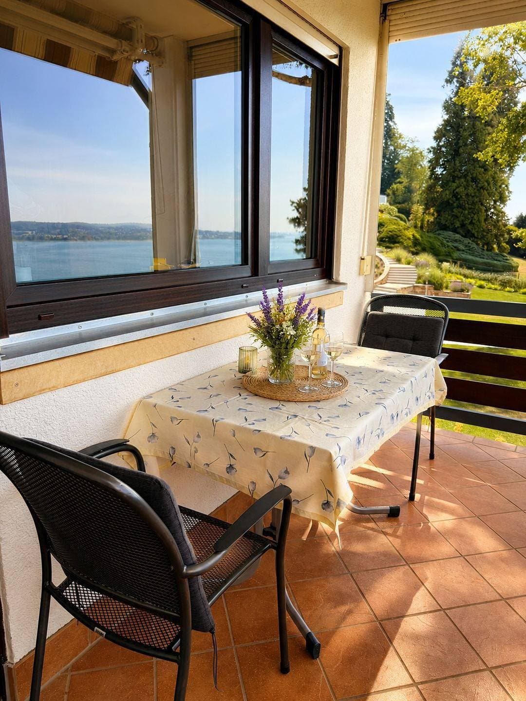 Foto 3 von 20: Fewo Seeblick Säntis – Apartment mit traumhafter Bodenseesicht in Überlingen