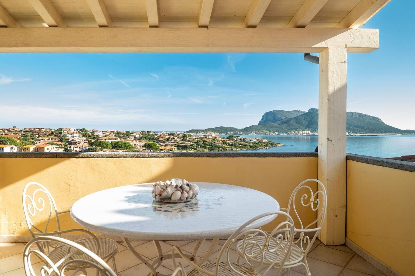 Foto 3 von 34: Ferienwohnung für 4 Personen mit Terrasse