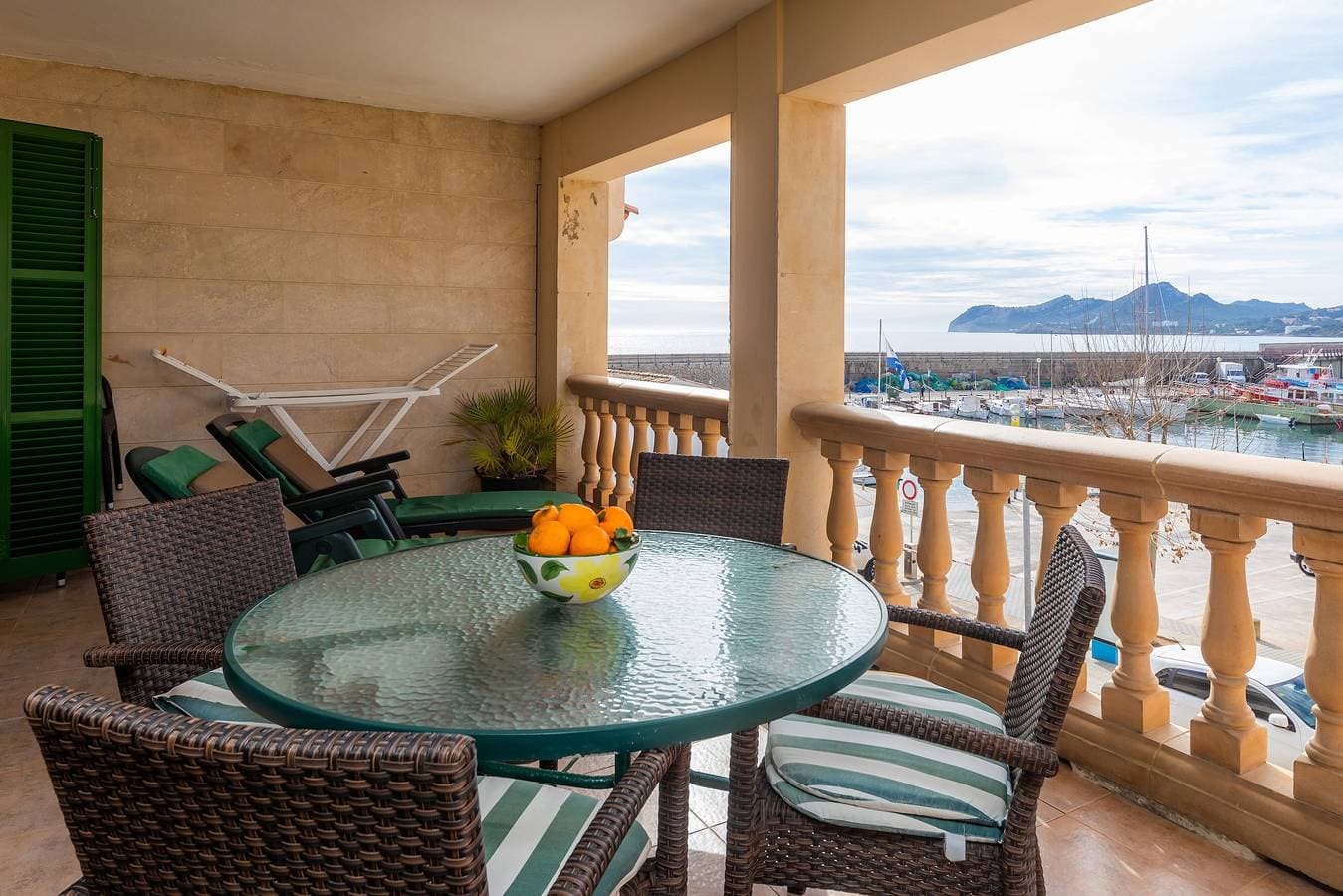 Foto 3 von 35: Ferienwohnung "Maritim" mit Meer- und Bergblick, WLAN und Terrasse