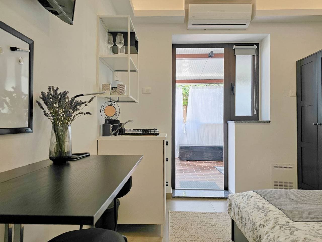 Foto 5 von 22: Beschauliches Apartment nur 15 Meter zum Strand, mit heller Terrasse, WiFi