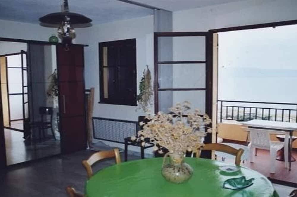 Foto 5 von 9: Wie ein Balkon auf der ganzen Klippe von Aajccio, Winter und Sommer!