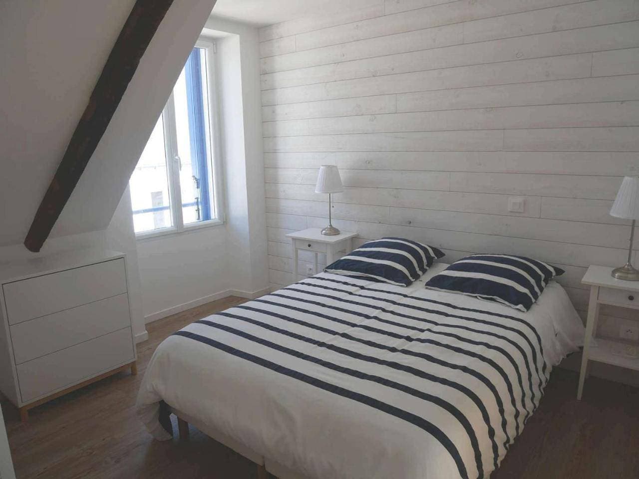 Foto 10 von 18: Maison de ville rénovée à Étel, 3 pièces, 60m², proche port, commerces et plage - Fr-1-479-115