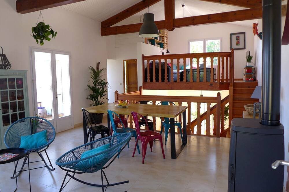 Foto 9 von 23: Panoramablick auf das Meer und die Berge, Freistehendes Dorfhaus,