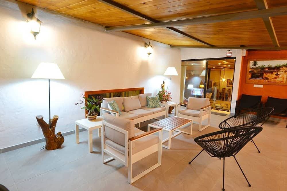 Foto 7 von 30: Cozy country house with pool.
