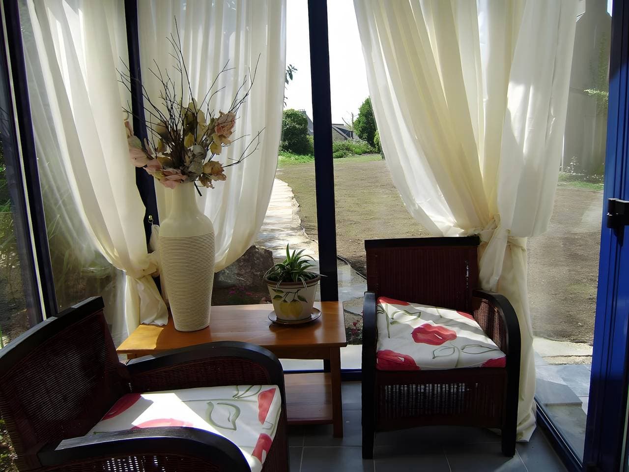 Foto 9 von 25: Gästezimmer 'Chambre Ty Ellen' mit Gemeinschaftsgarten und WLAN