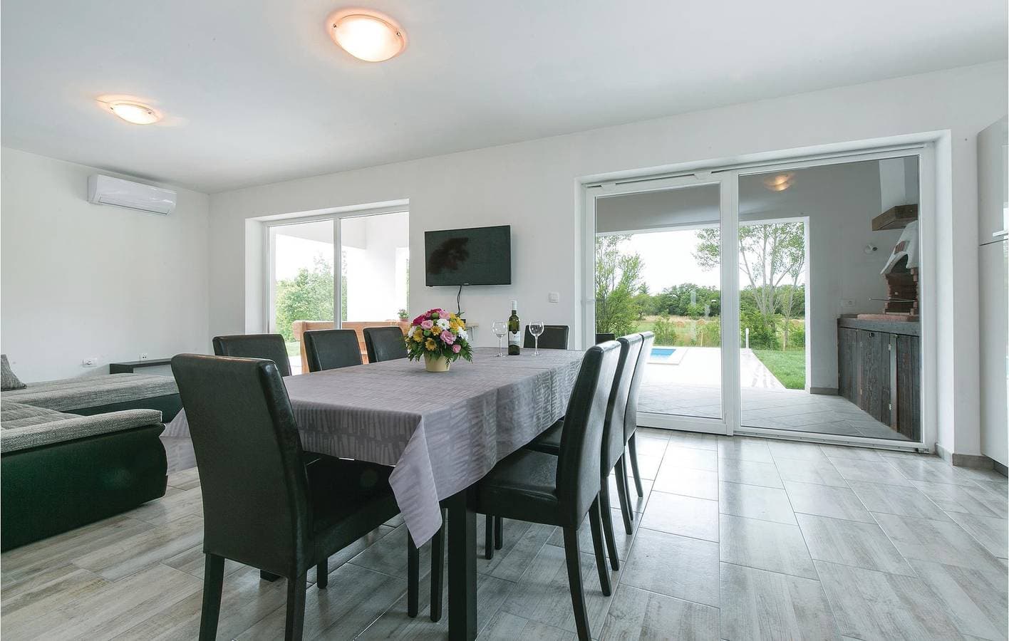 Foto 13 von 35: Moderne 2-Zimmer-Wohnung mit Terrasse, Parkplatz und WLAN in der Nähe des Stadtzentrums