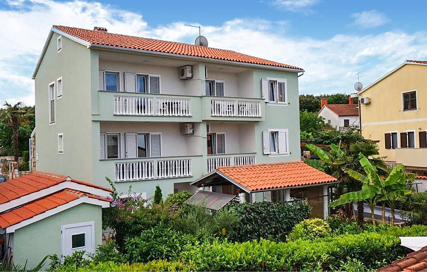 Gemütliche Ferienwohnung mit Terrasse, WLAN und Parkplatz in der Nähe des Strandes Havajka 1