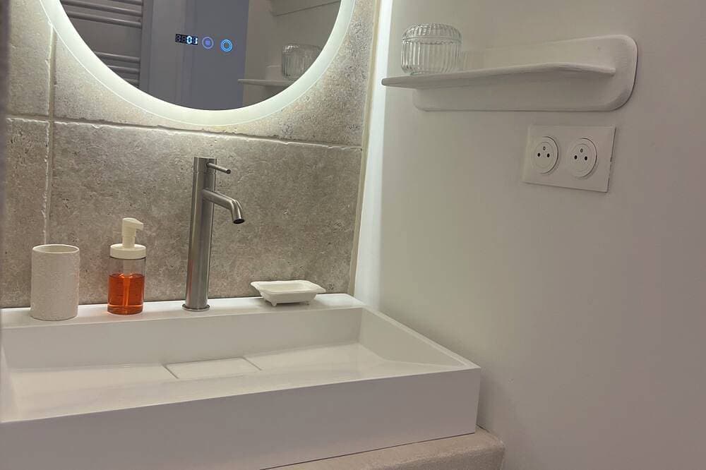 Foto 5 von 19: Cosy apartment in the heart of Forcalquier • Air conditioning - WiFi - Premium comfort