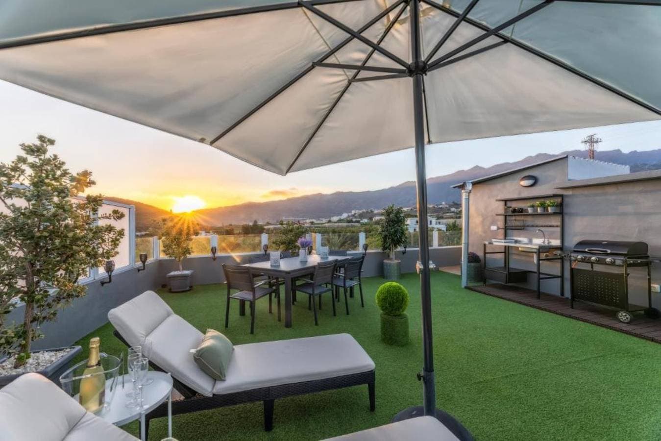 Foto 3 von 44: Villa Montserrat – Moderne Familienvilla mit 280 m² und Blick auf die Vulkane