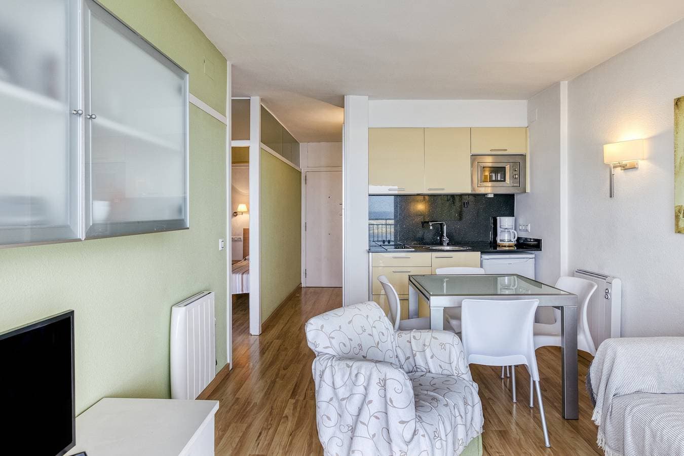 Foto 10 von 34: Ferienwohnung 'Marinada' mit Meerblick, Gemeinschaftspool und WLAN