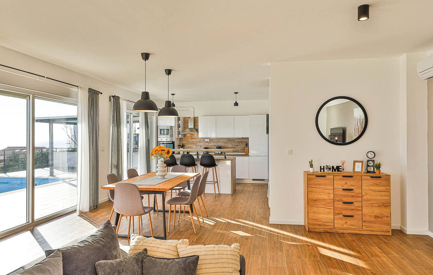 Foto 8 von 40: Wohnung am Meer mit Pool, Küche und Garage – 2,5 km bis zur Küste