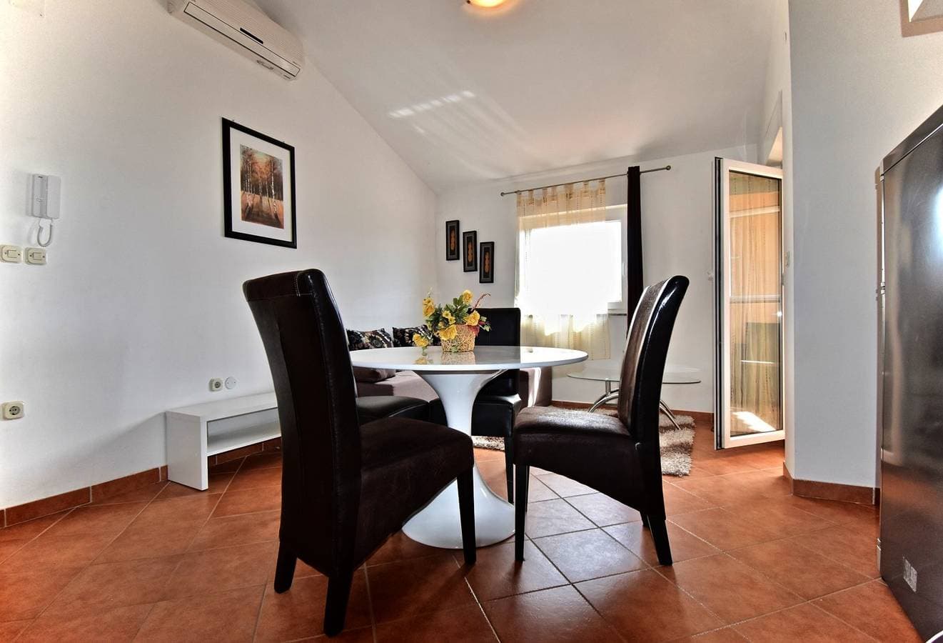 Foto 9 von 24: Comfortable apartment near the Hidrobaza beach