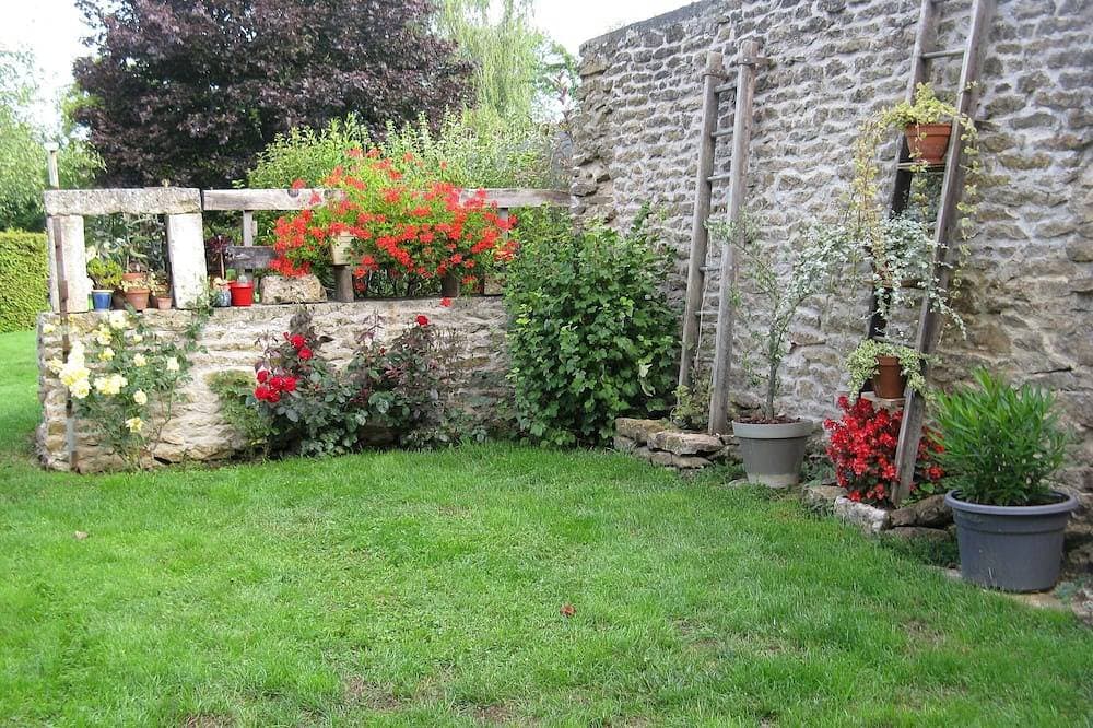 Foto 11 von 26: Freistehendes Haus in einem Dorf mit Geschäften mit der Bezeichnung 3 Sterne