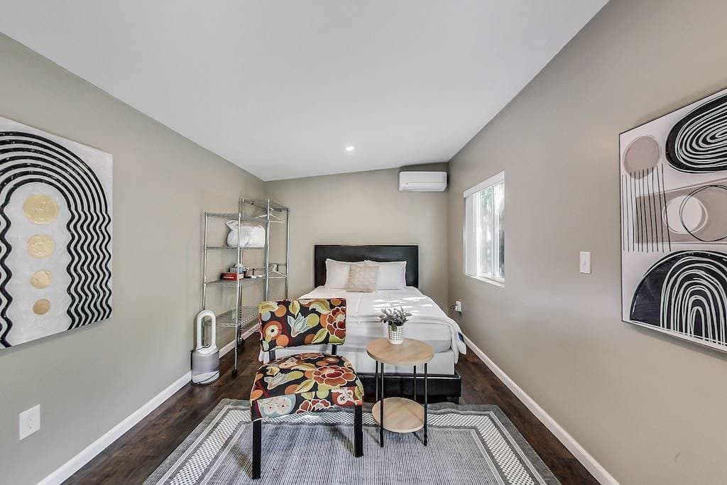 Foto 5 von 14: Cozy West oakland cottage with Air Conditioning