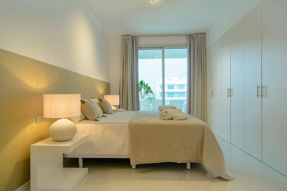 Foto 3 von 30: Luxus-Design-Apartment 3 Schlafzimmer, Terrasse & Pool nahe Strand
