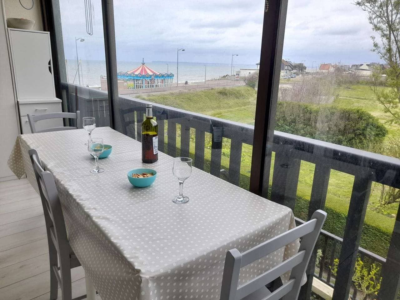 Foto 9 von 15: Renovierte 2-Zimmer-Wohnung mit Meerblick-Loggia und Parkplatz in Villers-sur-Mer