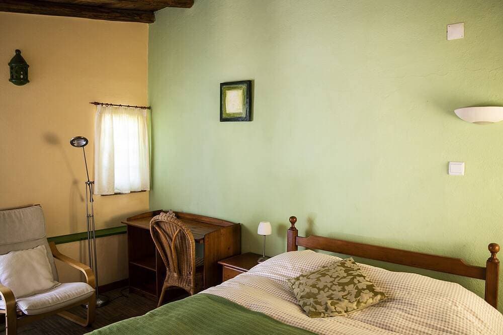 Foto 3 von 29: Komfortables Doppelzimmer mit Außenküche und Gemeinschaftspool
