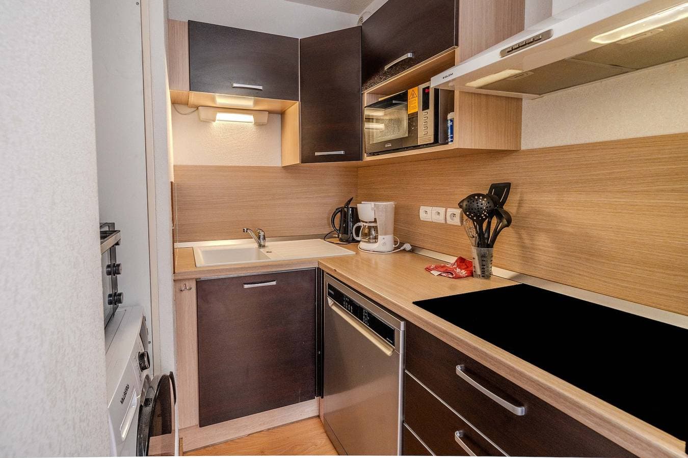 Foto 4 von 19: Ferienwohnung „Le calme de Ax“ mit Bergblick, Gemeinschaftspool und Balkon