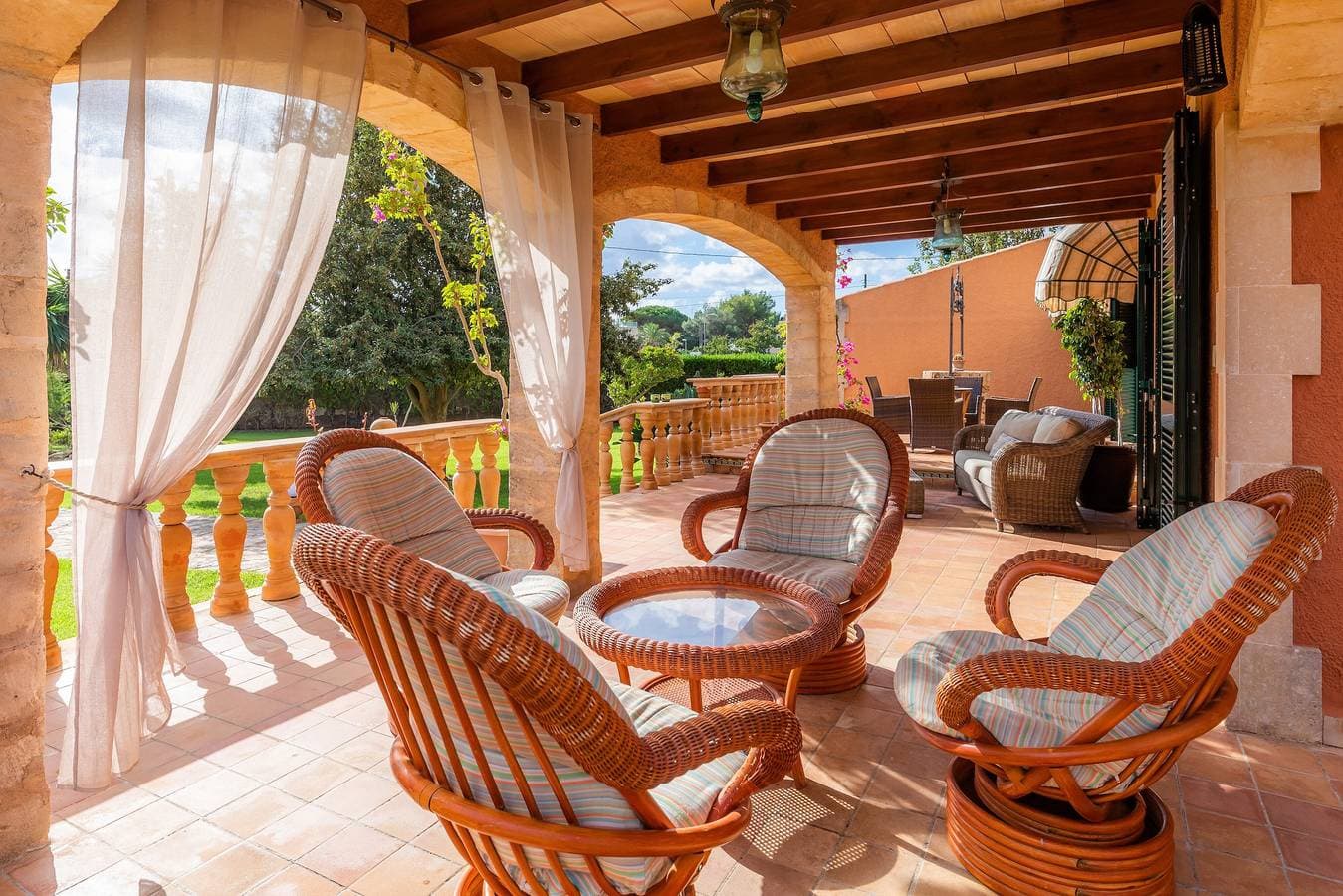 Foto 10 von 37: Rustikales Ferienhaus Es Fasser mit Pool, Garten, Terrassen & WLAN; Parkplätze und Garage vorhanden