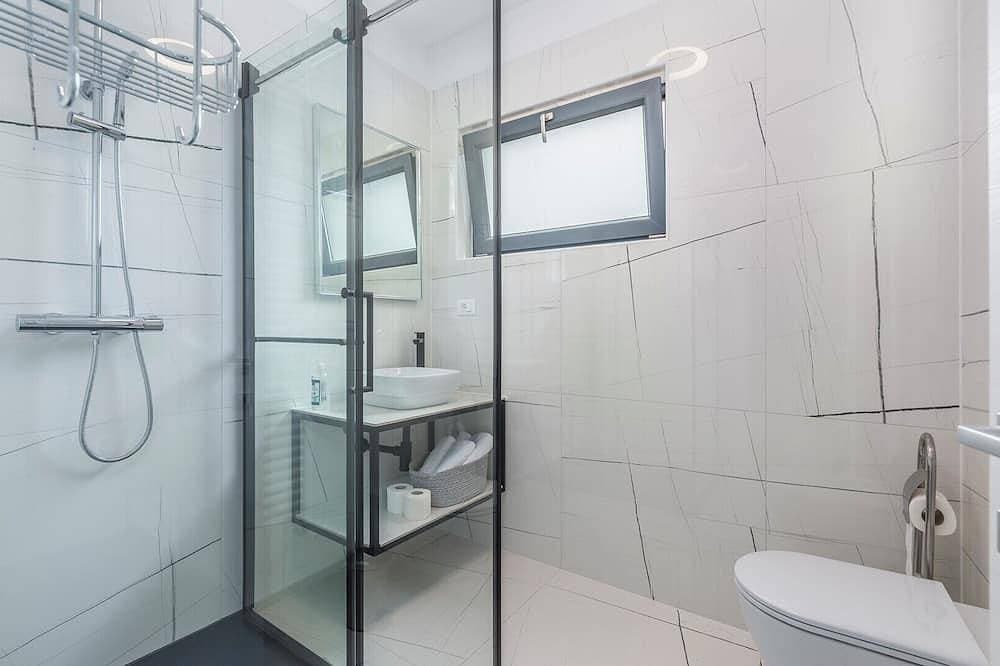 Foto 4 von 18: Ferienwohnung Zrnic IV mit Blick auf die Stadt