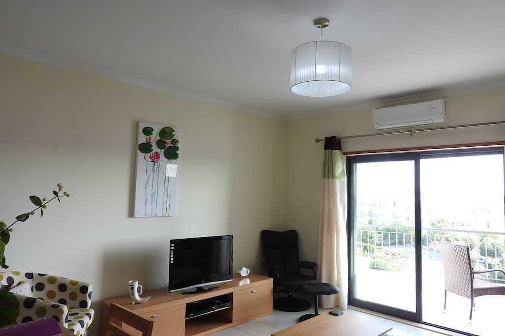 Foto 7 von 30: Neue Wohnung mit Blick auf den Pool und den Tennisplatz mit Meerblick