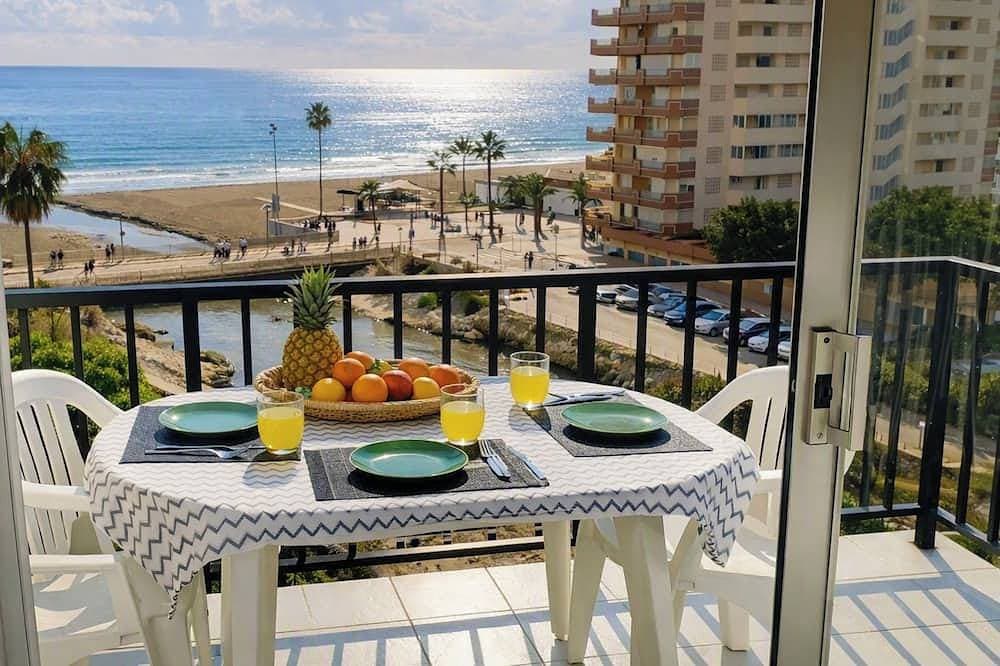 Foto 8 von 24: Beachfront 2 bedroom apartment, seaview, swimmingpool, parking