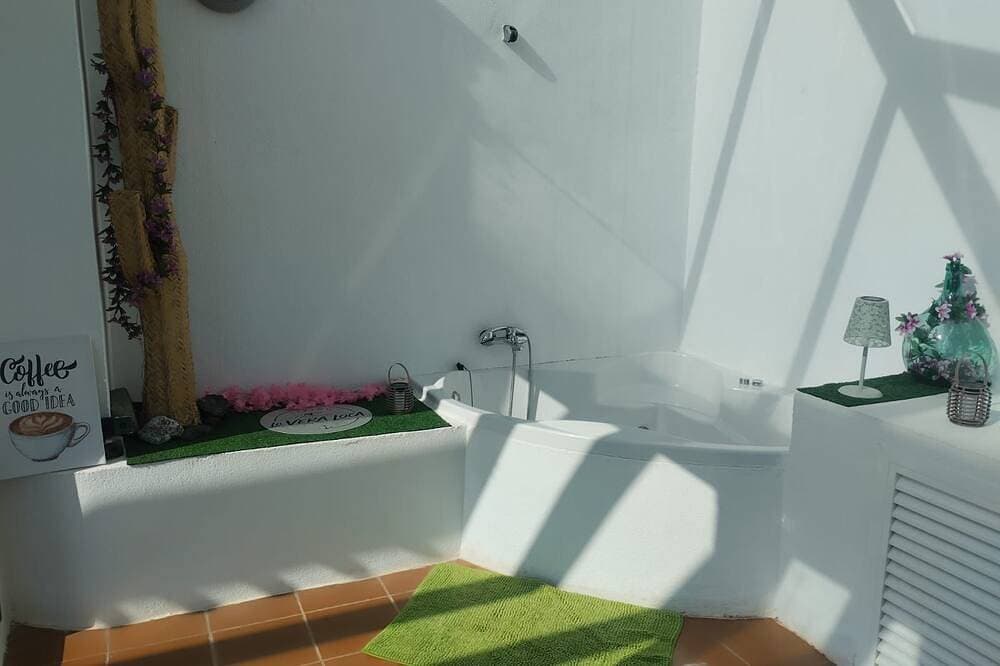 Foto 10 von 28: Spectacular Terrace with Ocean Views in Vera Playa | \"Livinglaveraloca\" Pool