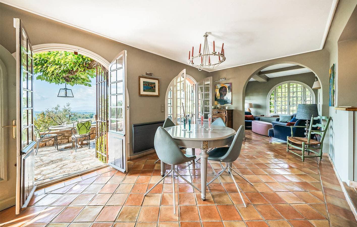 Foto 5 von 27: Charmante 2-Zimmer-Wohnung mit Pool und Terrasse in der Nähe von Le Bar-sur-Loup