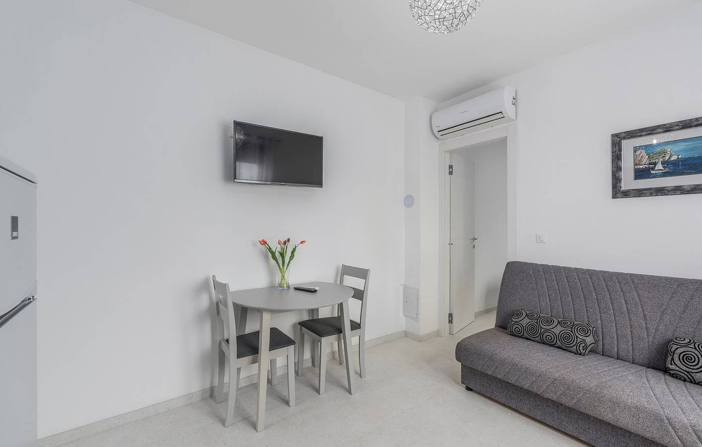 Foto 9 von 18: Ferienwohnung Zrnic IV mit Blick auf die Stadt